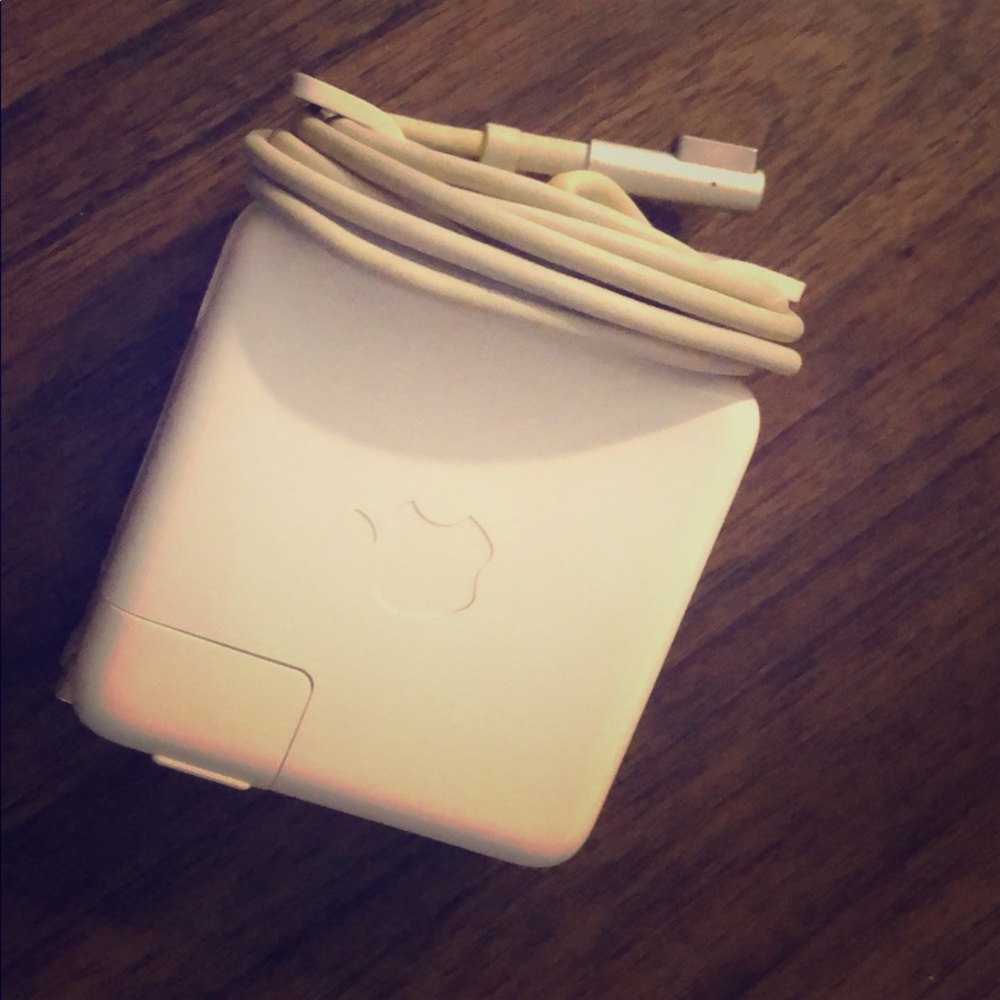Original MacBook Pro L-Tip Charger